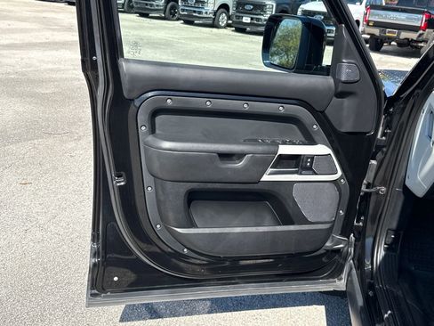 Used 2020 Land Rover Defender 110 HSE image 13