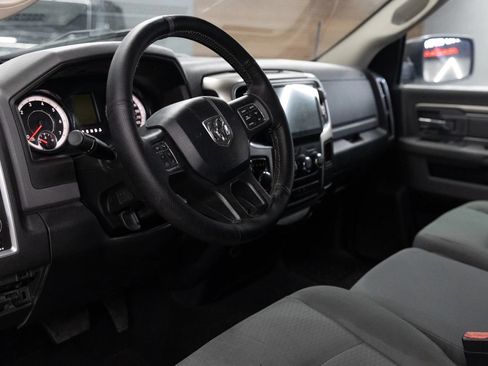 Used 2017 RAM 1500 Classic SLT RWD image 6
