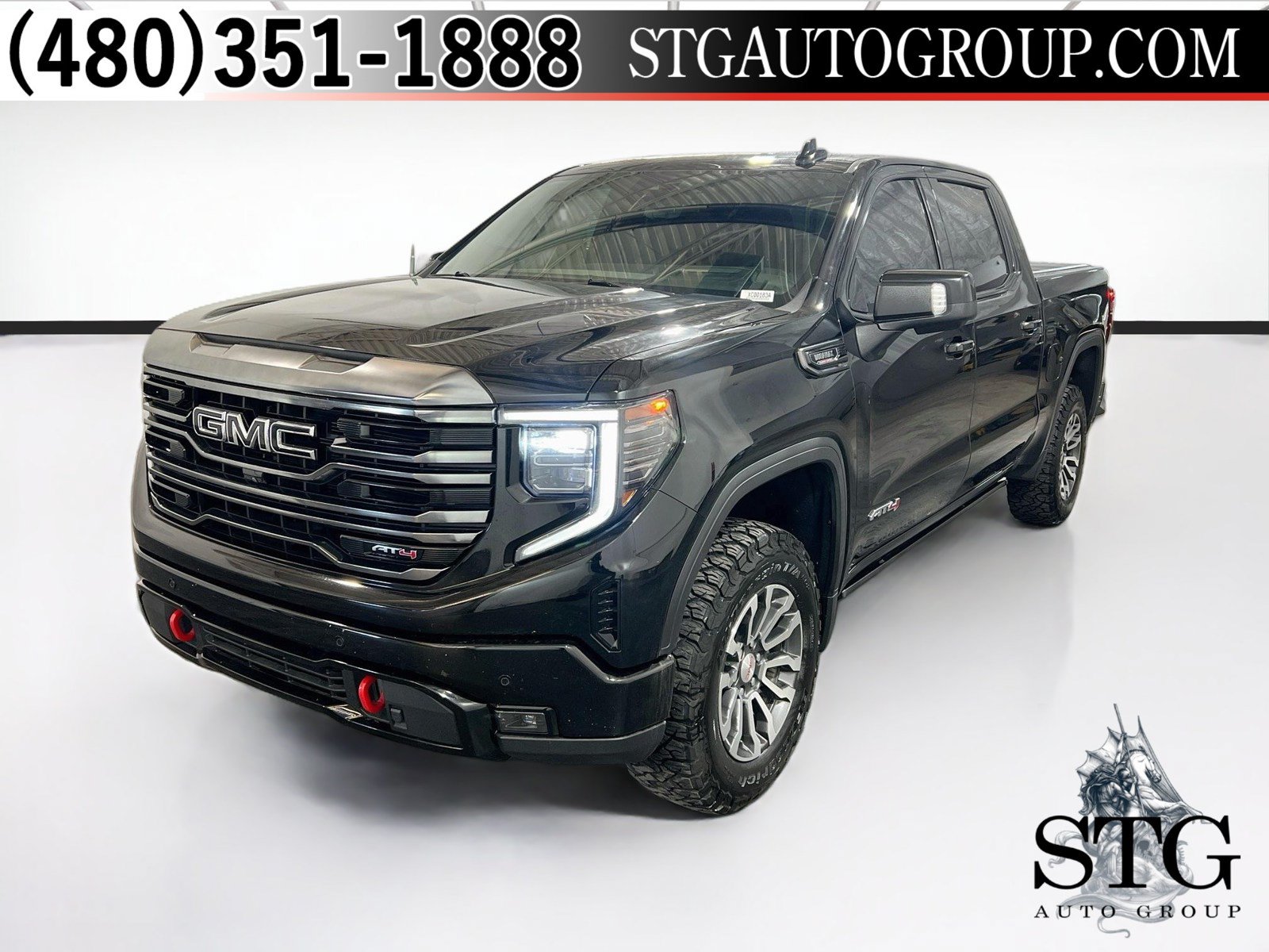 Used 2023 GMC Sierra 1500 AT4 w/ Technology Package AWD/4WD image 1