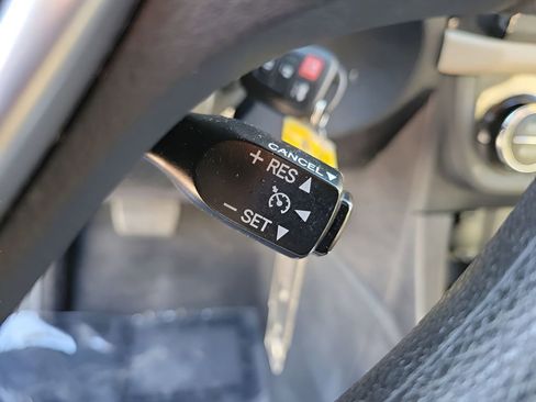 Used 2015 Toyota Corolla LE image 28