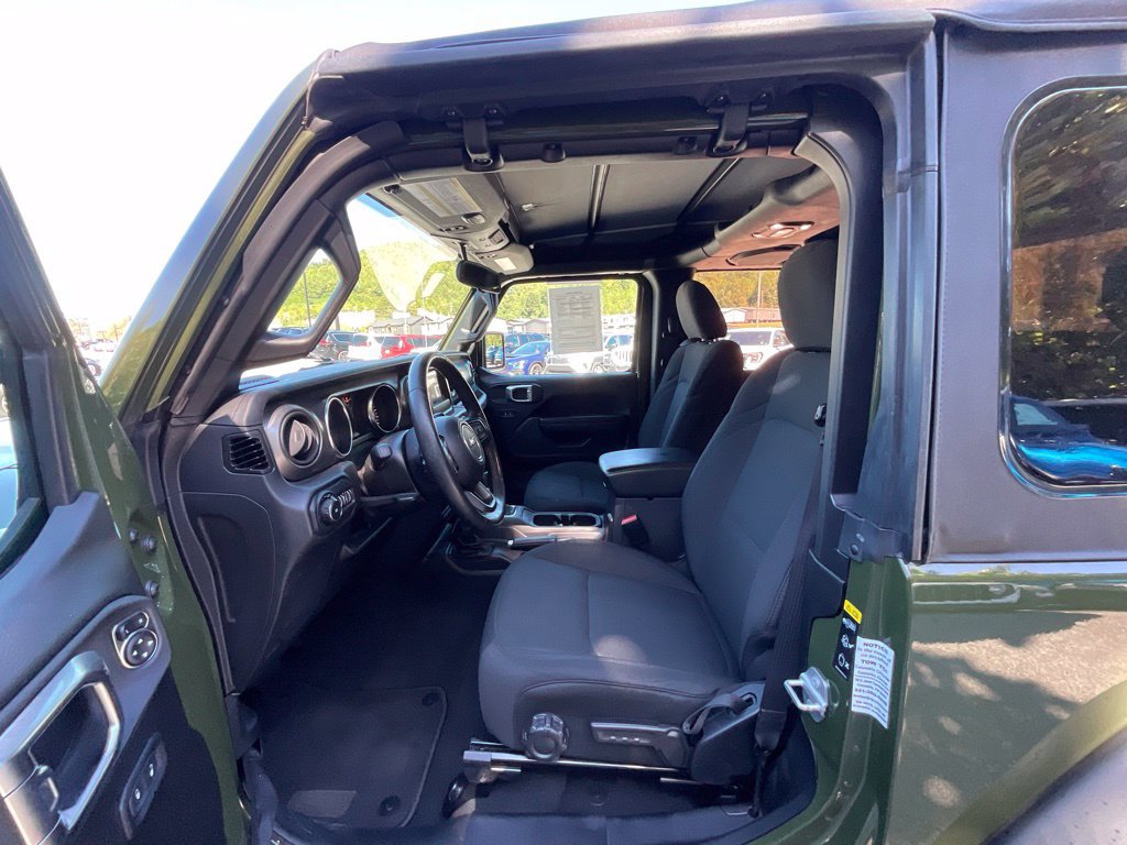 Used 2022 Jeep Wrangler Sport AWD/4WD image 9