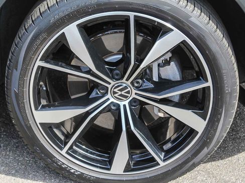 Used 2022 Volkswagen Tiguan SEL R-Line image 10