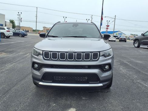 Used 2023 Jeep Compass Limited AWD/4WD image 2