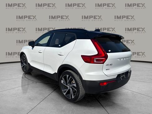 Used 2021 Volvo XC40 T5 R-Design w/ Advanced Package AWD/4WD image 3