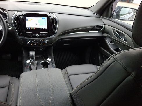 Used 2023 Chevrolet Traverse LT w/ LT Premium Package image 16