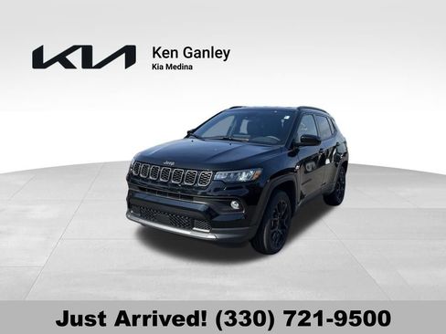 Used 2026 Jeep Compass Latitude AWD/4WD image 1