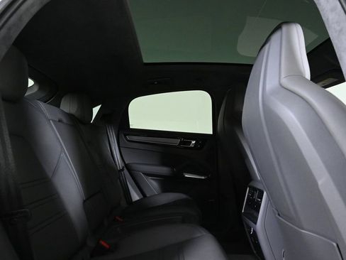Used 2022 Porsche Cayenne Turbo AWD/4WD image 20