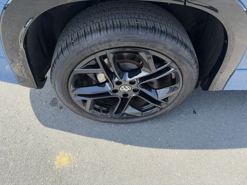 Used 2025 Volkswagen Tiguan SE R-Line AWD/4WD image 16