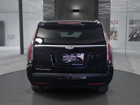 Used 2019 Cadillac Escalade Luxury AWD/4WD image 6