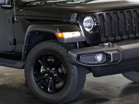 Used 2022 Jeep Wrangler Unlimited Sahara AWD/4WD image 8