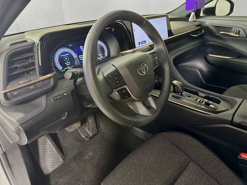 Used 2023 Toyota Crown AWD/4WD image 9