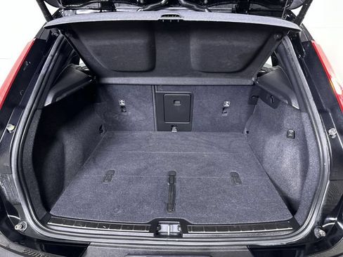 Used 2023 Volvo XC40 B5 Plus AWD/4WD image 27