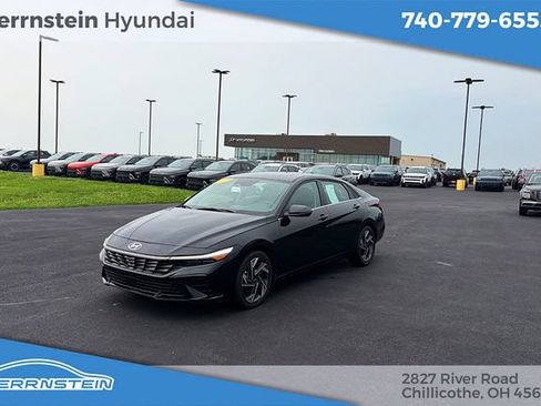 Used 2025 Hyundai Elantra Limited FWD image 3