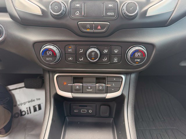 Used 2024 GMC Terrain SLT w/ LPO, Floor Liner Package AWD/4WD image 22
