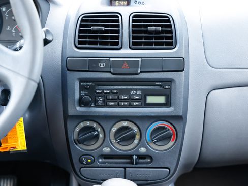 Used 2005 Hyundai Accent GLS image 28