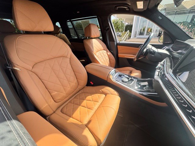 Certified 2025 BMW X7 xDrive40i w/ M Sport Package AWD/4WD image 8