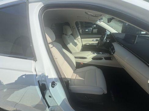 Used 2024 Genesis GV70 2.5T AWD/4WD image 9
