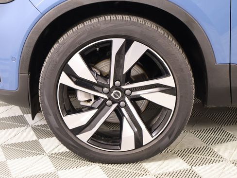 Used 2024 Volvo XC40 B5 Ultimate w/ Protection Package Premier image 19