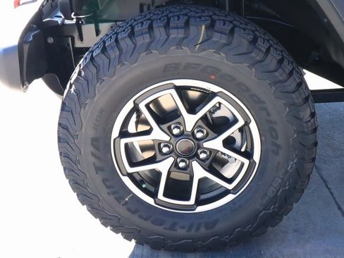 New 2026 Jeep Wrangler Unlimited Rubicon w/ Convenience Group image 17