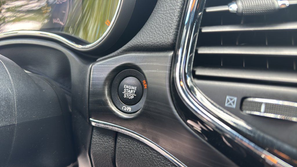 Used 2019 Jeep Grand Cherokee Limited AWD/4WD image 23