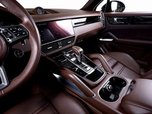 Used 2022 Porsche Cayenne Turbo S image 31