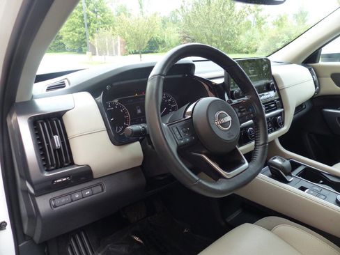 Used 2022 Nissan Pathfinder SL w/ SL Black Package AWD/4WD image 19