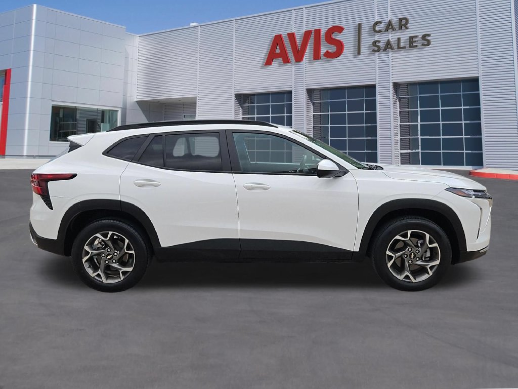 Used 2025 Chevrolet Trax LT w/ LT Convenience Package FWD image 5