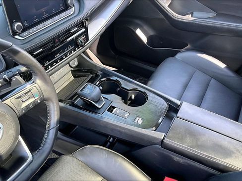 Used 2021 Nissan Rogue SV w/ Premium Package FWD image 17