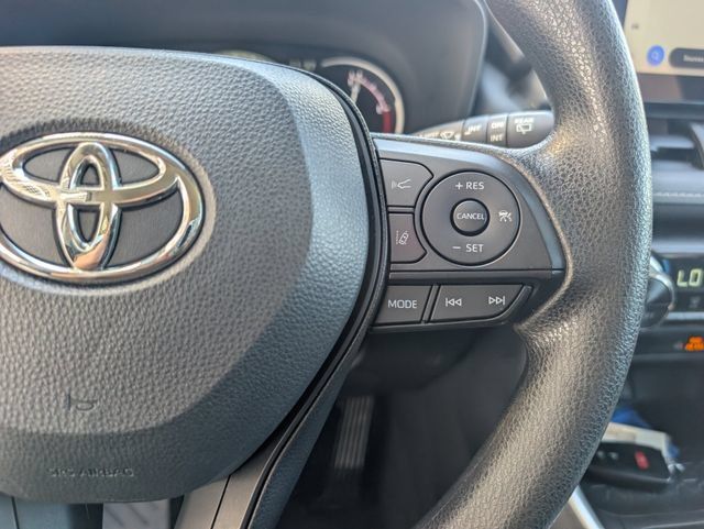 Used 2025 Toyota RAV4 XLE AWD/4WD image 14
