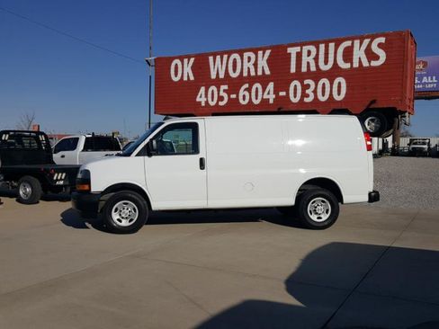Used 2022 Chevrolet Express 2500 w/ Driver Convenience Package RWD image 2