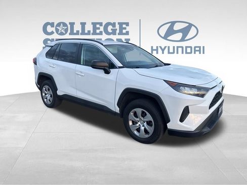 Used 2021 Toyota RAV4 LE image 3