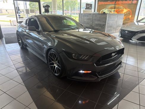 Used 2017 Ford Mustang GT w/ GT Performance Package RWD image 4