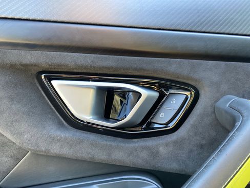 Used 2022 Lamborghini Urus image 23