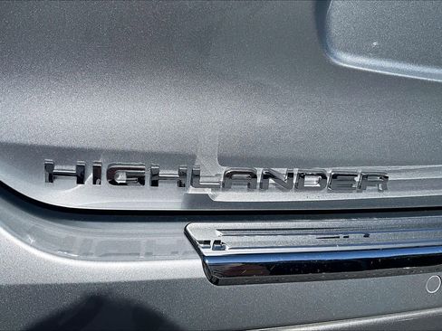 Used 2023 Toyota Highlander Platinum FWD image 31