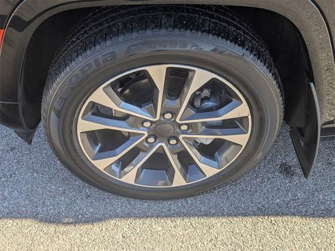 Used 2022 Jeep Grand Cherokee Overland w/ Luxury Tech Group IV image 9