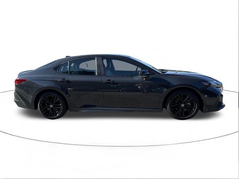 Used 2025 Toyota Camry SE w/ Convenience Package FWD image 3
