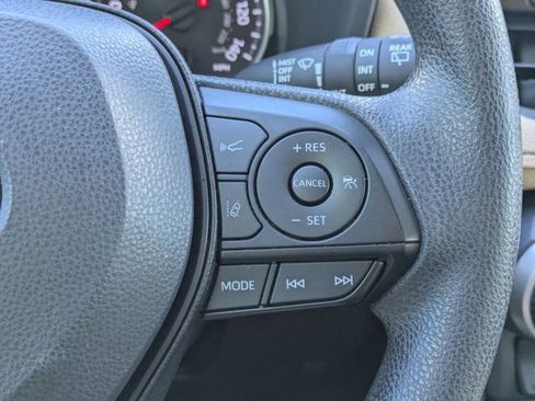 Used 2022 Toyota RAV4 XLE w/ Convenience Package image 27