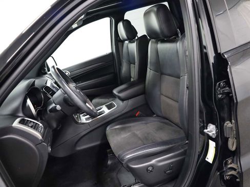 Used 2019 Jeep Grand Cherokee Altitude AWD/4WD image 5