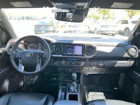 Used 2022 Toyota Tacoma TRD Off-Road w/ TRD Premium Off Road Package AWD/4WD image 24
