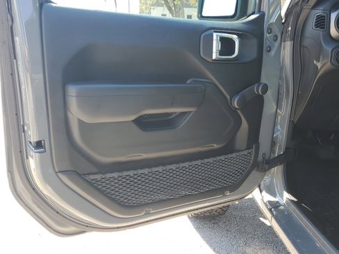 Used 2022 Jeep Wrangler Sport image 12