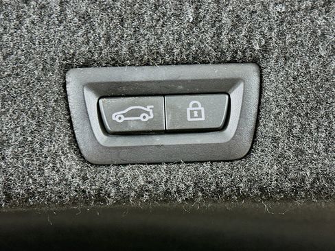 Used 2020 BMW 740i xDrive w/ Cold Weather Package image 31