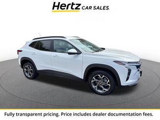 Used 2025 Chevrolet Trax LT FWD video 1