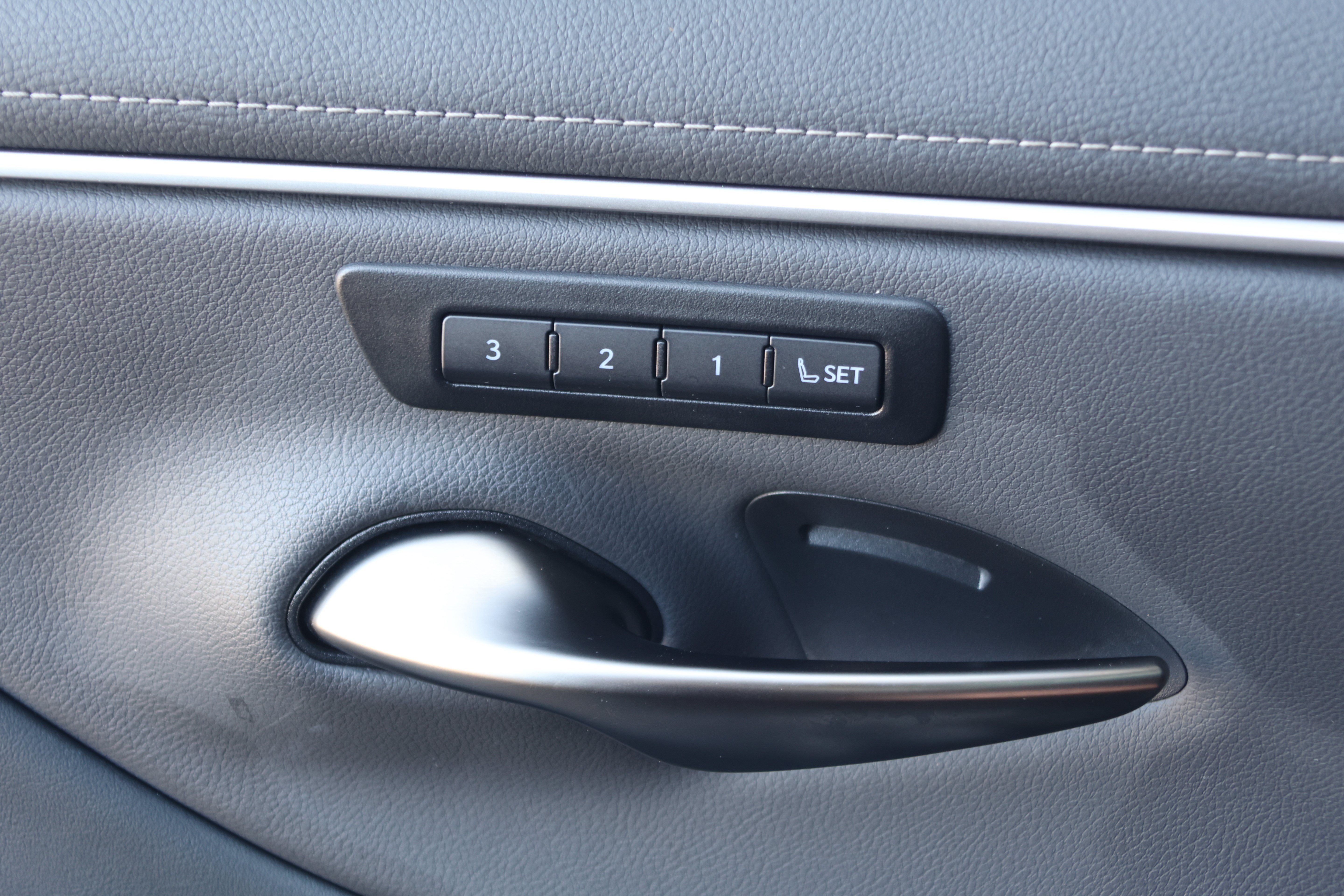 Used 2025 Lexus ES 350 w/ Accessory Package (Z2) FWD image 13