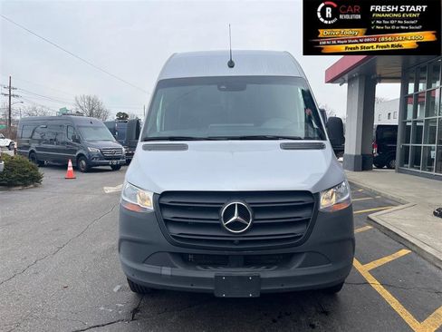 Used 2024 Mercedes-Benz Sprinter 2500 image 2