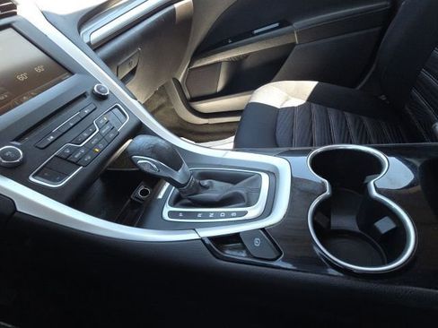 Used 2016 Ford Fusion SE image 27