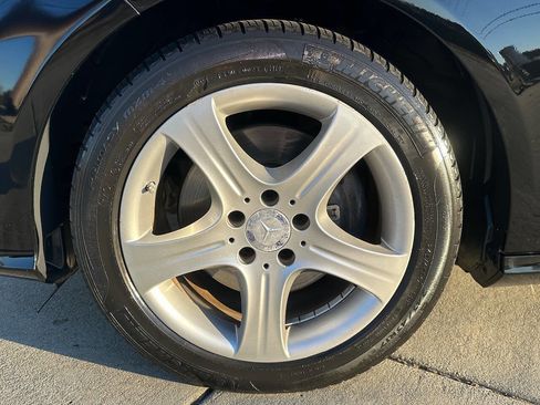 Used 2014 Mercedes-Benz E 350 E 350 Luxury 4dr Sedan image 19