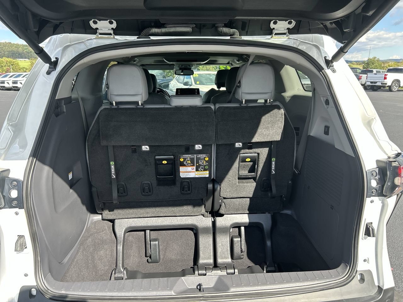 Used 2022 Toyota Sienna XLE w/ XLE Plus Package AWD/4WD image 18