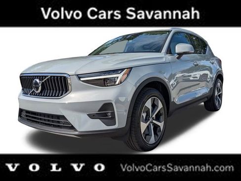 Certified 2025 Volvo XC40 B5 Plus w/ Protection Package Premier image 10