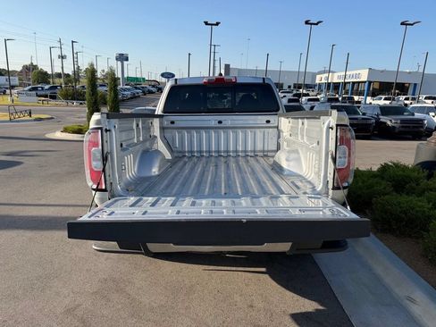 Used 2017 GMC Canyon SLE w/ SLE Convenience Package RWD image 8