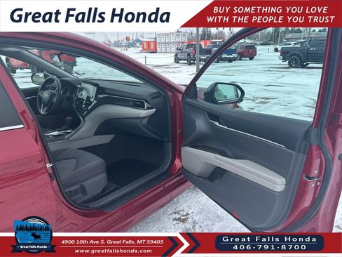 Used 2021 Toyota Camry LE image 27